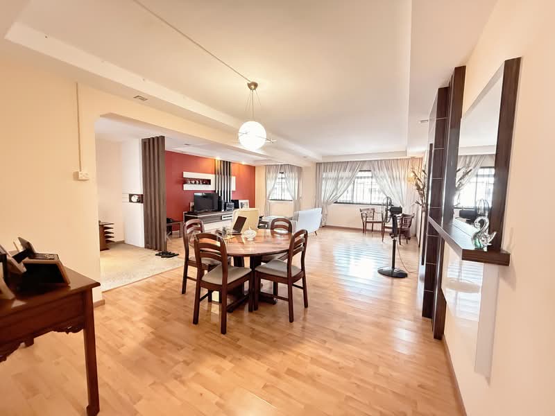 493D Tampines Street 43 HDB Flat For Sale at S$ 700,000 | PropertyGuru Singapore - Living Room