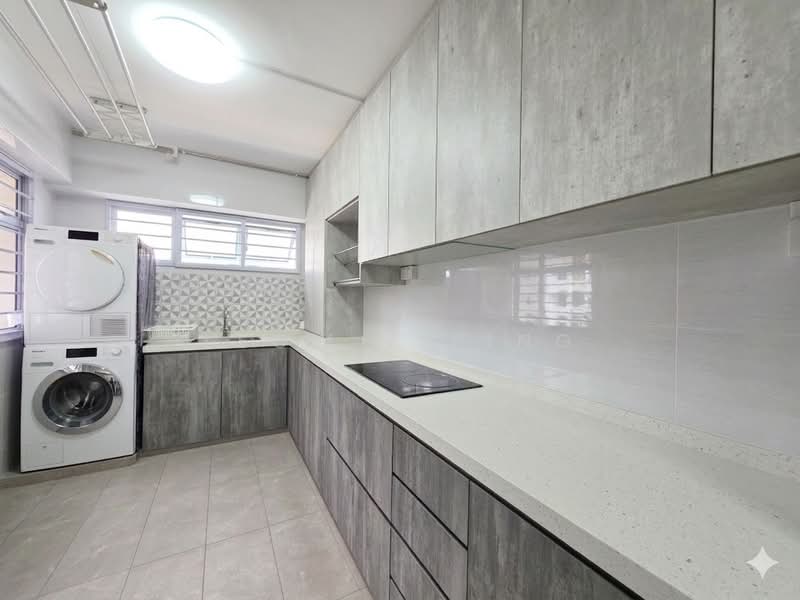 256 Compassvale Road HDB Flat For Sale at S$ 715,000 | PropertyGuru Singapore - Kitchen