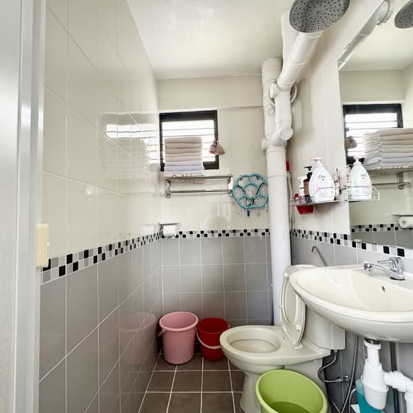717 Yishun Street 71, 717 Yishun Street 71, Room Rental, 100 sqft, HDB Flat For Rent, by Freddy Teo, 500097709 - Bathroom - PropertyGuru.com.sg