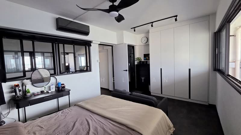 330 Bukit Batok Street 33 HDB Flat For Sale at S$ 1,180,000 | PropertyGuru Singapore - Bedroom