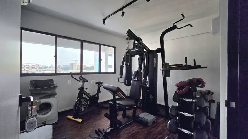 330 Bukit Batok Street 33 HDB Flat For Sale at S$ 1,180,000 | PropertyGuru Singapore - Gym room
