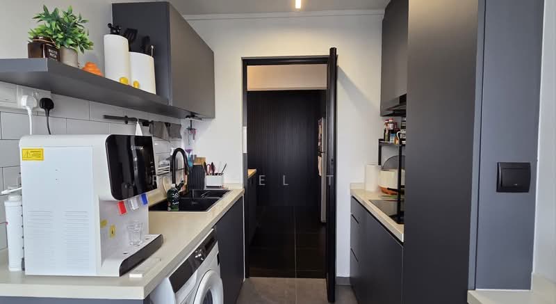 330 Bukit Batok Street 33 HDB Flat For Sale at S$ 1,180,000 | PropertyGuru Singapore - Kitchen