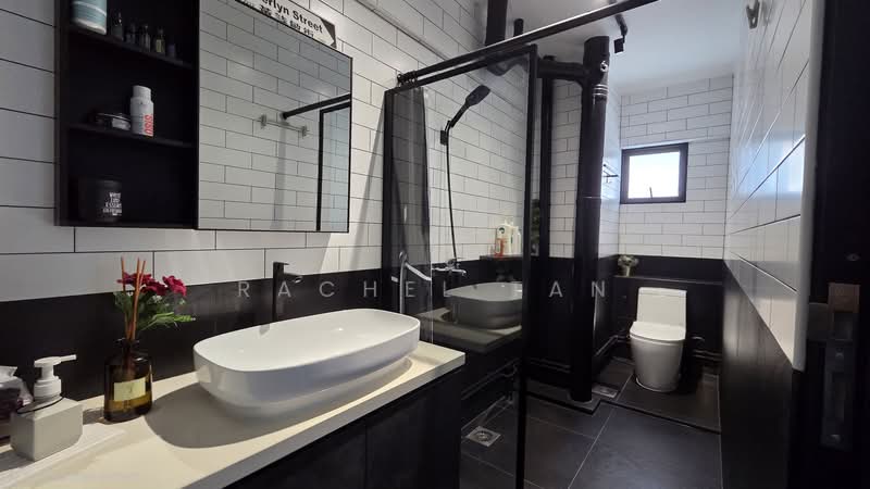 330 Bukit Batok Street 33 HDB Flat For Sale at S$ 1,180,000 | PropertyGuru Singapore - Bathroom