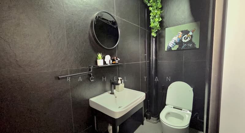 330 Bukit Batok Street 33 HDB Flat For Sale at S$ 1,180,000 | PropertyGuru Singapore - Bathroom