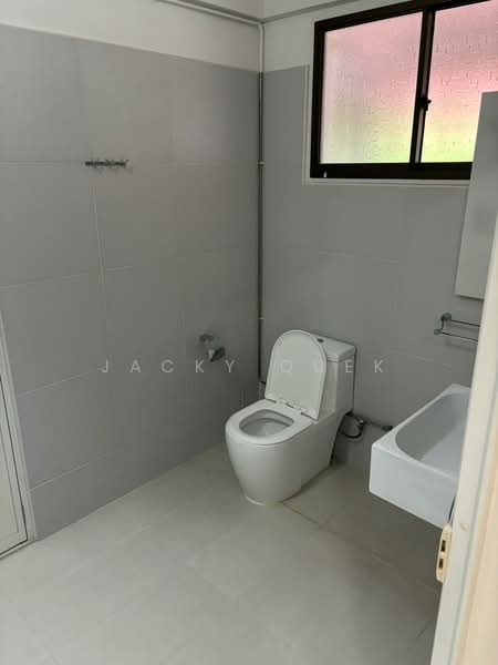 Landed Room For Rent, , Room Rental, 110 sqft, Bungalow House For Rent, by Jacky Quek, 500097721 - Bathroom - PropertyGuru.com.sg