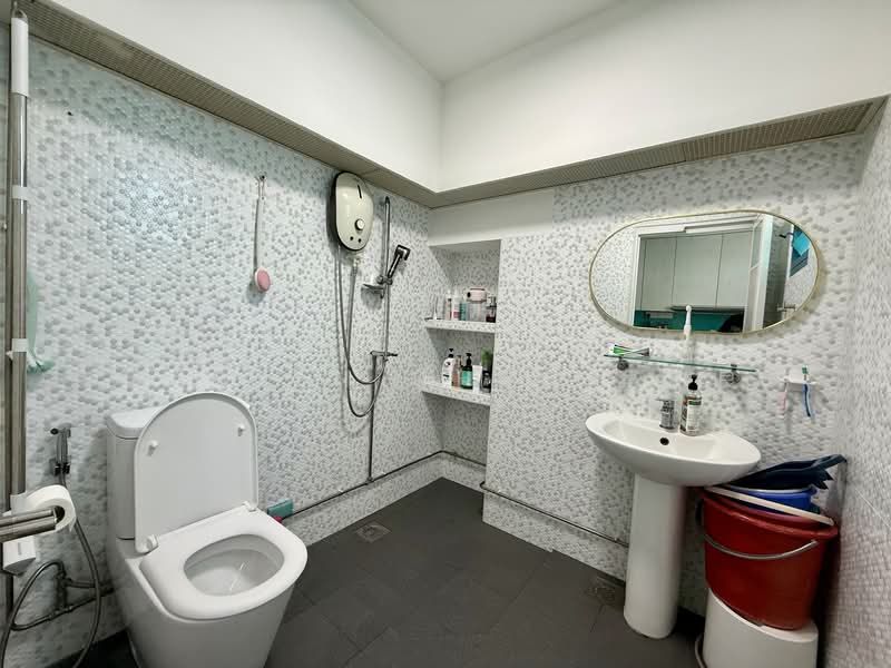 191 Punggol Central HDB Flat For Sale at S$ 880,000 | PropertyGuru Singapore - Bathroom