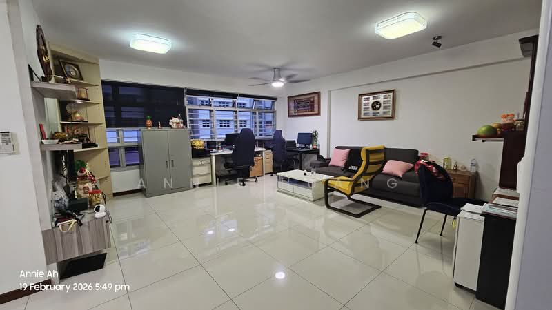 694C Woodlands Drive 62 HDB Flat For Sale at S$ 745,000 | PropertyGuru Singapore - Living Room