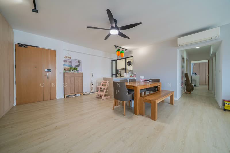329B Anchorvale Street HDB Flat For Sale at S$ 880,000 | PropertyGuru Singapore - Living Room