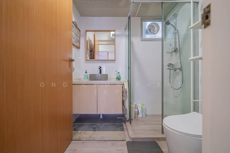 329B Anchorvale Street HDB Flat For Sale at S$ 880,000 | PropertyGuru Singapore - Bathroom