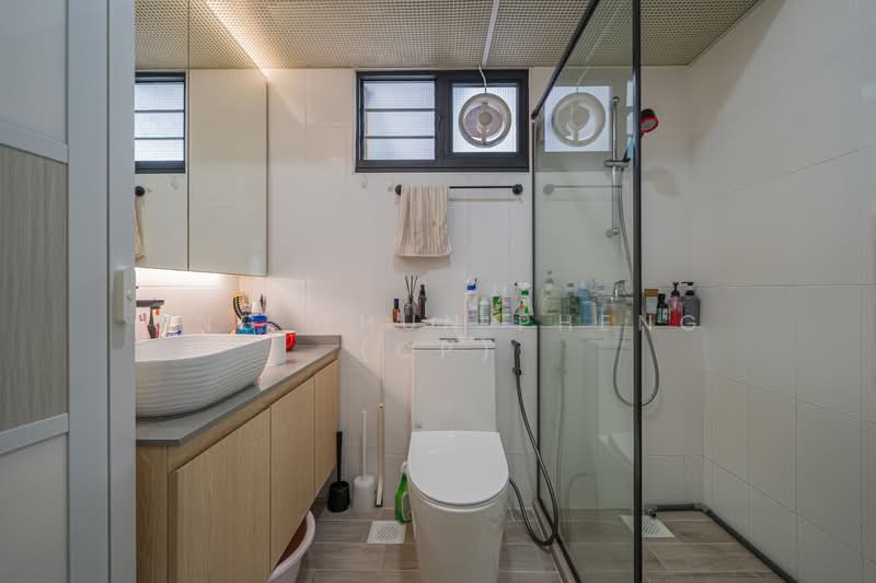 329B Anchorvale Street HDB Flat For Sale at S$ 880,000 | PropertyGuru Singapore - Master Bathroom