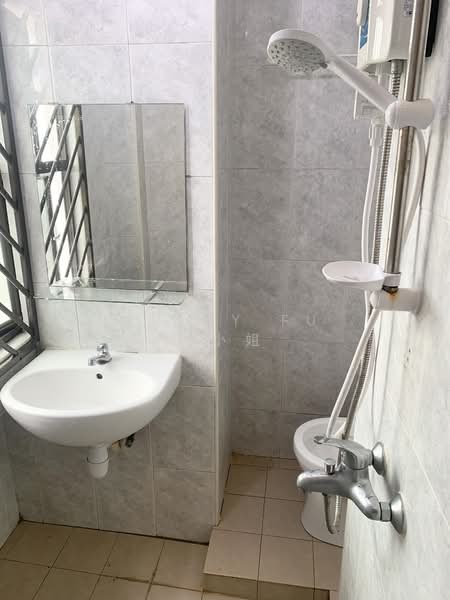 Master Bedroom @ Chinatown MRT, , Room Rental, 210 sqft, Apartment For Rent, by Cindy Fu 付小姐, 500097776 - Bathroom - PropertyGuru.com.sg