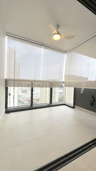 Commonwealth Towers, 230 Commonwealth Avenue, 3 Bedrooms, 904 sqft, Condominium For Rent, by Adel Goh 吴慧芬, 500097777 - Balcony - PropertyGuru.com.sg