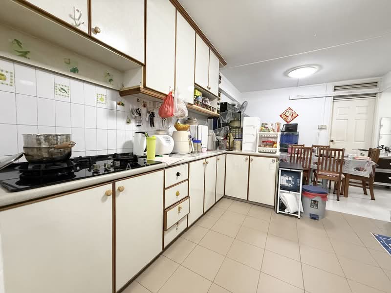 187 Bukit Batok West Avenue 6 HDB Flat For Sale at S$ 598,000 | PropertyGuru Singapore - Kitchen