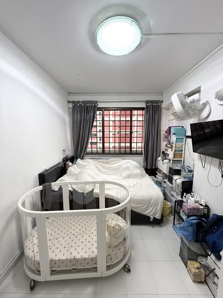 187 Bukit Batok West Avenue 6 HDB Flat For Sale at S$ 598,000 | PropertyGuru Singapore - Common Bedroom