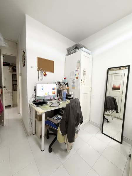 187 Bukit Batok West Avenue 6 HDB Flat For Sale at S$ 598,000 | PropertyGuru Singapore - Common Bedroom