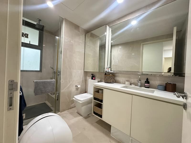 Kingsford Hillview Peak Condominium For Sale at S$ 1,500,000 | PropertyGuru Singapore - Bathroom