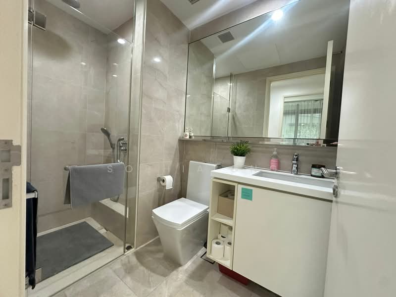 Kingsford Hillview Peak Condominium For Sale at S$ 1,500,000 | PropertyGuru Singapore - Bathroom