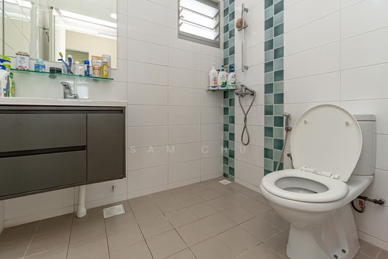 803B Keat Hong Close HDB Flat For Sale at S$ 670,000 | PropertyGuru Singapore - Bathroom