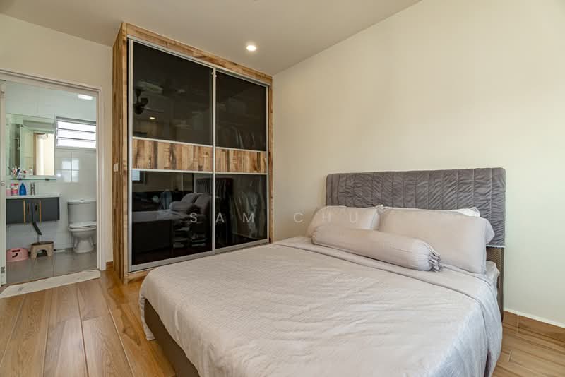 803B Keat Hong Close HDB Flat For Sale at S$ 670,000 | PropertyGuru Singapore - Bedroom