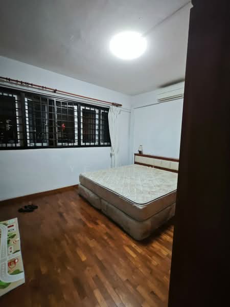 140 Bukit Batok Street 11 HDB Flat For Sale at S$ 938,000 | PropertyGuru Singapore - Bedroom