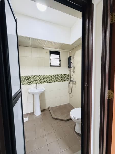 868A Tampines Avenue 8, 868A Tampines Avenue 8, 2 Bedrooms, 721 sqft, HDB Flat For Rent, by Jason Lim Cs, 500097851 - Bathroom - PropertyGuru.com.sg