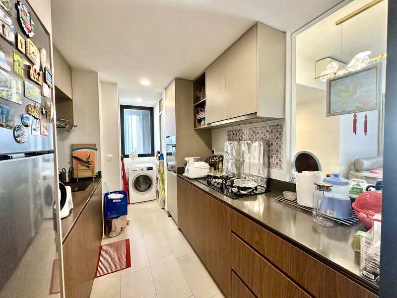 Whistler Grand Condominium For Sale at S$ 2,200,000 | PropertyGuru Singapore - Kitchen