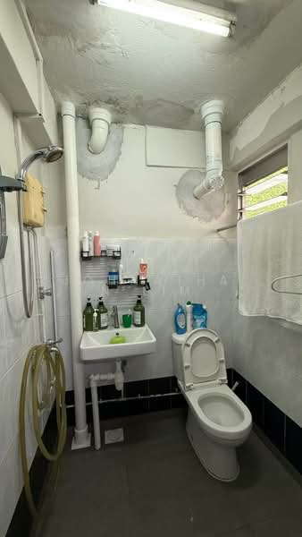 Bedok Reservoir Road, , 1,604 sqft, Shop / Shophouse For Sale, by Johnathan Lim, 500097869 - Bathroom - CommercialGuru.com.sg