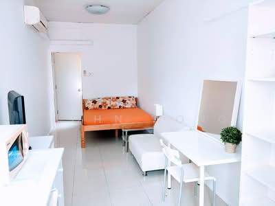 For Rent - Studio room in prime location (lavender area)