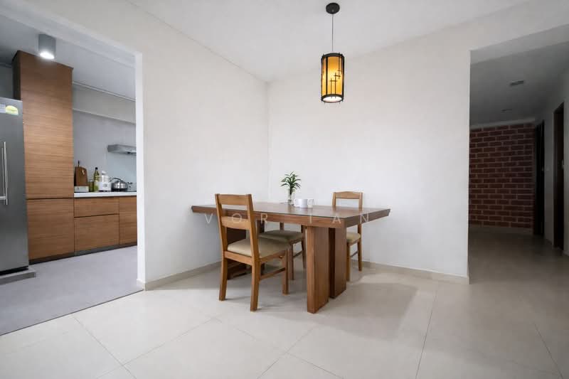 677 Choa Chu Kang Crescent HDB Flat For Sale at S$ 638,000 | PropertyGuru Singapore - Kitchen