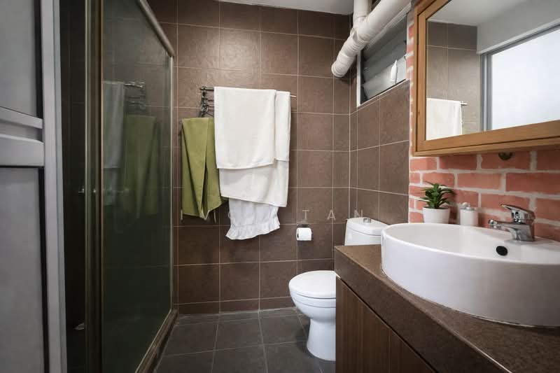 677 Choa Chu Kang Crescent HDB Flat For Sale at S$ 638,000 | PropertyGuru Singapore - Bathroom