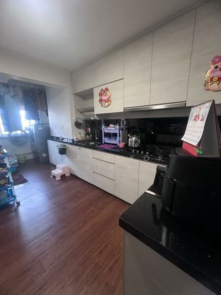 451 Pasir Ris Drive 6 HDB Flat For Sale at S$ 722,000 | PropertyGuru Singapore - Kitchen