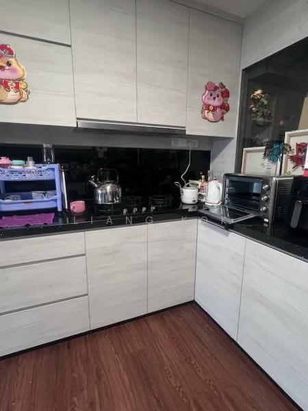 451 Pasir Ris Drive 6 HDB Flat For Sale at S$ 722,000 | PropertyGuru Singapore - Kitchen