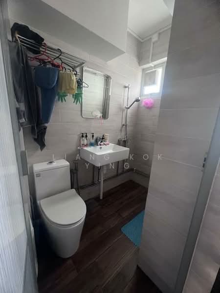 451 Pasir Ris Drive 6 HDB Flat For Sale at S$ 722,000 | PropertyGuru Singapore - Bathroom