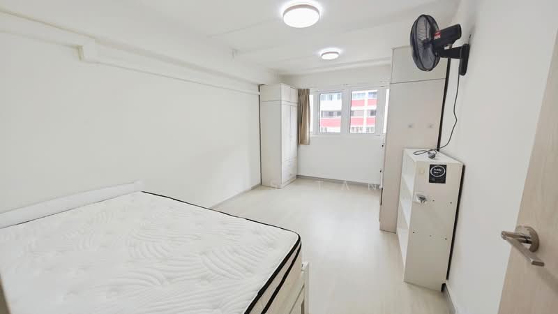 249 Hougang Avenue 3 HDB Flat For Sale at S$ 712,000 | PropertyGuru Singapore - Bedroom