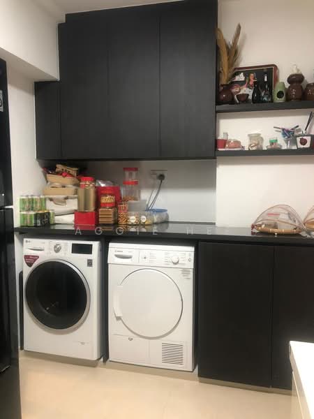 404B Fernvale Lane HDB Flat For Sale at S$ 695,000 | PropertyGuru Singapore - Kitchen