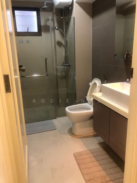 404B Fernvale Lane HDB Flat For Sale at S$ 695,000 | PropertyGuru Singapore - Bathroom
