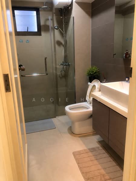 404B Fernvale Lane, 404B Fernvale Lane, 3 Bedrooms, 1,227 sqft, HDB Flat For Sale, by Aggie Hee, 500097918 - Bathroom - PropertyGuru.com.sg