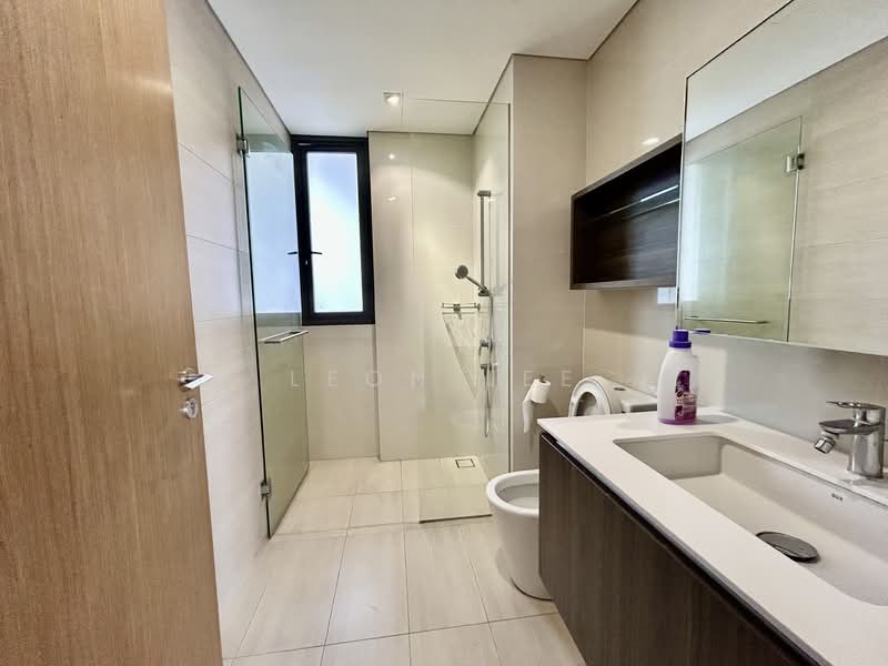 Lakeville, 3 Jurong Lake Link, 3 Bedrooms, 1,140 sqft, Condominium For Rent, by Leon Lee, 500097929 - Bathroom - PropertyGuru.com.sg