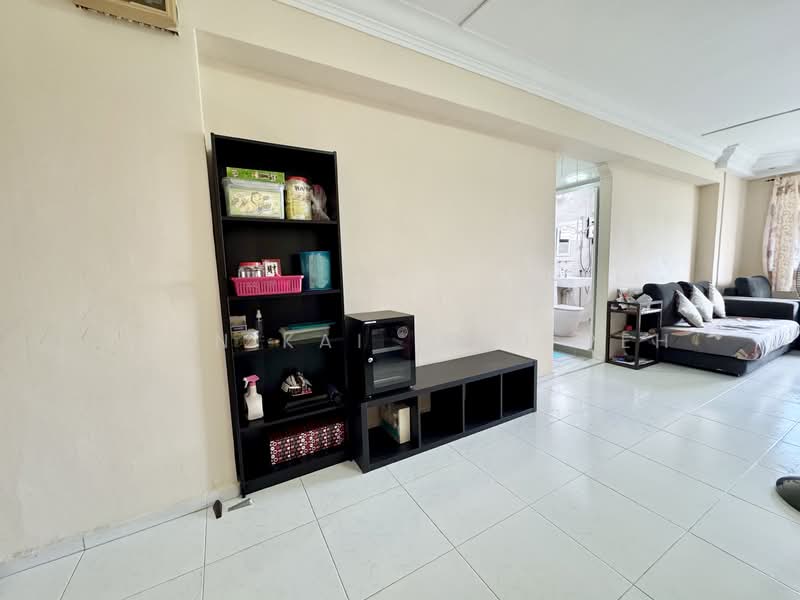 189 Bukit Batok West Avenue 6 HDB Flat For Sale at S$ 600,000 | PropertyGuru Singapore - Living Room