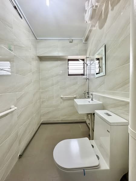 189 Bukit Batok West Avenue 6 HDB Flat For Sale at S$ 600,000 | PropertyGuru Singapore - Bathroom