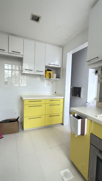 Limau Park Condominium For Sale at S$ 2,300,000 | PropertyGuru Singapore - Kitchen