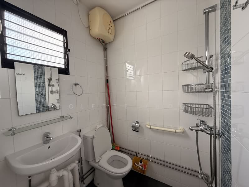 424 Tampines Street 41, 424 Tampines Street 41, Room Rental, 133 sqft, HDB Flat For Rent, by Colette Khoo, 500097935 - Bathroom - PropertyGuru.com.sg