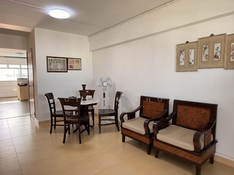 424 Tampines Street 41, 424 Tampines Street 41, Room Rental, 133 sqft, HDB Flat For Rent, by Colette Khoo, 500097935 - Living Room - PropertyGuru.com.sg