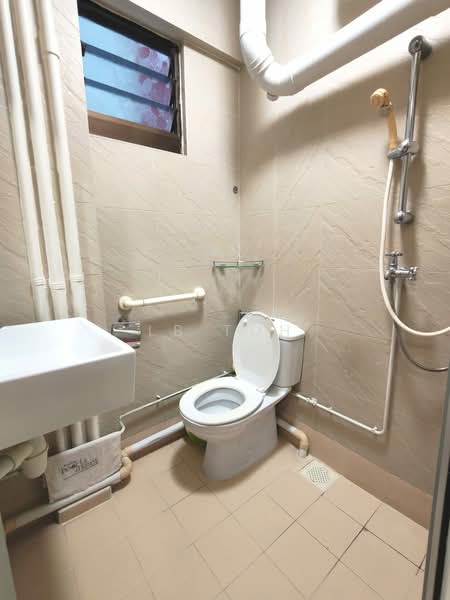 311 Shunfu Road HDB Flat For Sale at S$ 788,000 | PropertyGuru Singapore - Bathroom