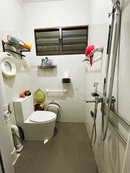 449 Clementi Avenue 3, 449 Clementi Avenue 3, Room Rental, 150 sqft, HDB Flat For Rent, by Tan Hui Neo Veronica, 500097971 - Bathroom - PropertyGuru.com.sg