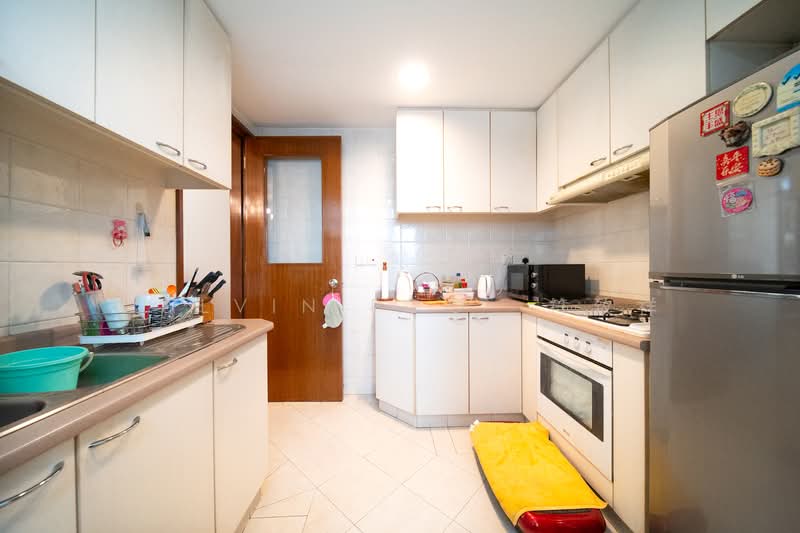 Burlington Square Apartment For Sale at S$ 1,299,000 | PropertyGuru Singapore - Kitchen