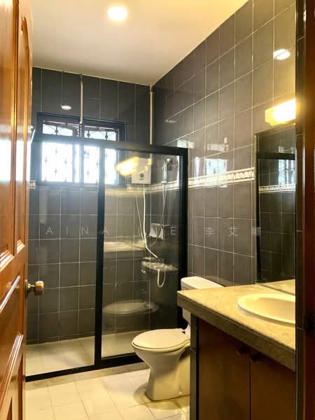 Renovated Terrace House near Potong Pasir MRT, , 4 Bedrooms, 2,000 sqft, Terraced House For Rent, by Aina Lie 李艾娜, 500097998 - Bathroom - PropertyGuru.com.sg