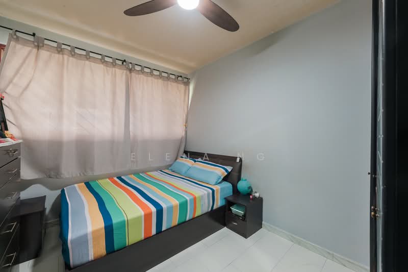 350 Yishun Avenue 11 HDB Flat For Sale at S$ 580,000 | PropertyGuru Singapore - Bedroom