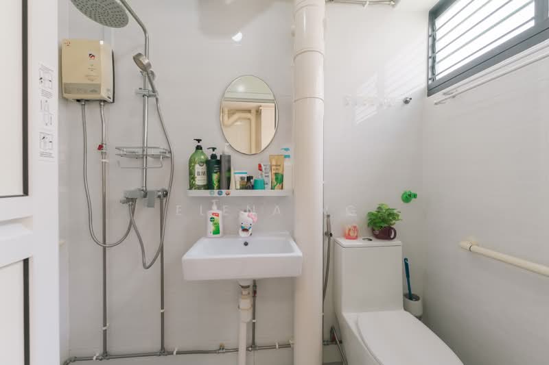 350 Yishun Avenue 11 HDB Flat For Sale at S$ 580,000 | PropertyGuru Singapore - Bathroom