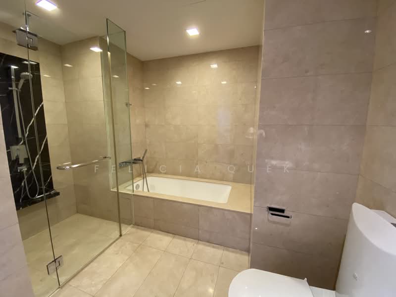 Marina Bay Suites, 3 Central Boulevard, 3 Bedrooms, 1,593 sqft, Apartment For Rent, by Felicia Quek, 500098021 - Bathroom - PropertyGuru.com.sg